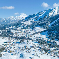 Winterlicher Ausblick auf Riezlern und Hirschegg im Kleinwalsertal 
