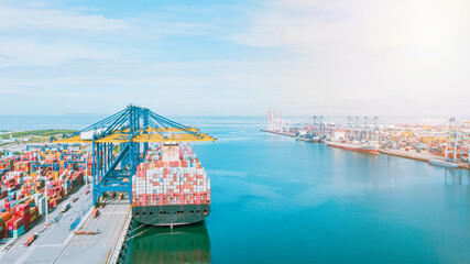 Rear view cargo container ship. Business logistic transportation sea freight, Cargo ship, Cargo...