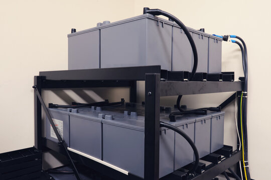 The net voltage in the server room is protected by an advanced UPS module battery technology.