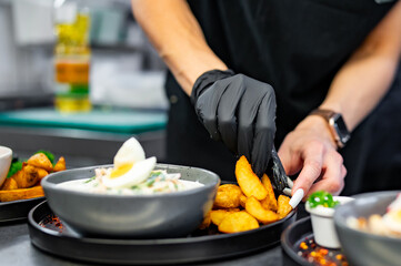 Obraz na płótnie Canvas woman chef hand cooking soup on kitchen