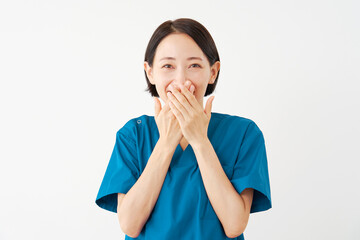 笑顔で驚く女性の医者　白背景
