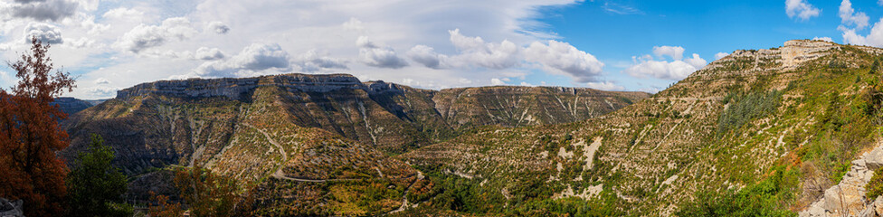 Fototapeta na wymiar Panoramic view of the hike around the cirque de Navacelles, Hérault, France