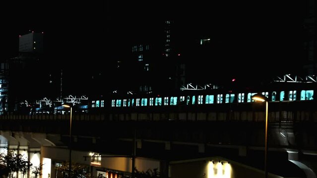 東京秋葉原の夜景と電車