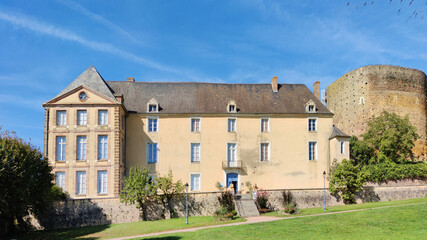 Fototapeta na wymiar Le musée Colette a été créé dans le château du XVIIe siècle près de la maison natale de Colette. Saint-Sauveur-en-Puisaye (89)