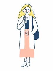 ドリンクを持って立つ女性　全身