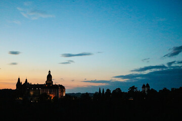 Fototapeta na wymiar Sunset over the castle.