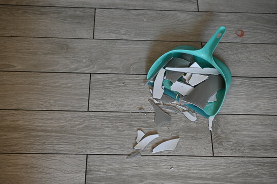 Collected glass in a dustpan close-up, broken vase collected in a dustpan - Powered by Adobe