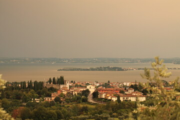panorama sul lago di Garda con Soiano del lago e la penisola di Sirmione