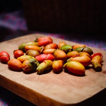 Peeled melinjo on the wooden rable 