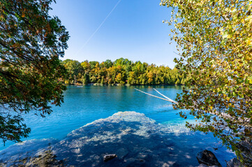 Green Lakes State Park: Syracuse, NY's natural gem featuring emerald lakes and scenic trails, ideal for outdoor enthusiasts and nature lovers - obrazy, fototapety, plakaty