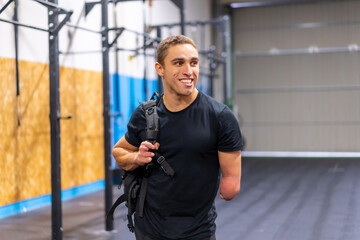 Man with one arm amputated arriving at the gym