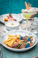 Lomo Saltado, plato típico del Perú, en un Retaurante peruano.
