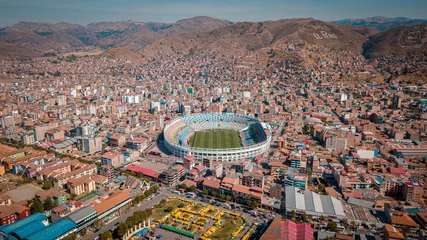 Wandcirkels aluminium Fotografía del Estadio Garcilaso de la Vega en la ciudad del Cusco, fotografía con Drone de la ciudad del Cusco. By Yuri Ugarte Cespedes. © Yuri - Supay 