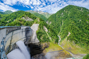 富山県立山町黒部峡谷の黒部ダム