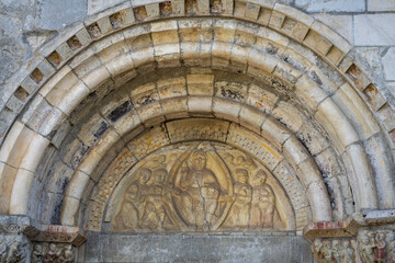 tympanum with effigy of Christ in Majesty in his mandorla and the four evangelists, basilica Saint-Just de Valcabrère, 12th century, Comminges, French Republic, Europe - obrazy, fototapety, plakaty