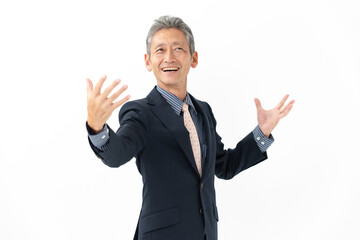 スーツ姿のアクティブシニア男性