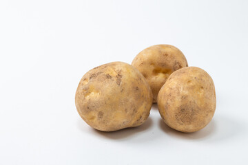 じゃがいも3個の素材画像「左空き」