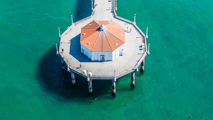 Manhattan Beach, Los Angeles, California, USA - 23-10-1, aerial view of Roundhouse Aquarium located...