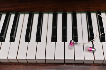 fortepiano keyboard, headphones for listening to music.