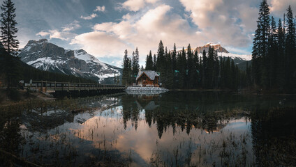 Emerald Lake lodge during sunset and sunrise in Yoho National Park near Banff. one of the most photogenic places in the Canadian Rockies. It is situated in the middle of nowhere between mountains - obrazy, fototapety, plakaty