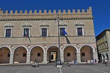 Pesaro, piazza del Popolo e palazzo Ducale Malatesta - Marche