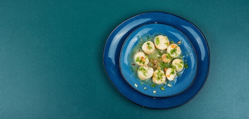 Fried scallops with butter sauce