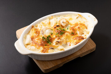 ベビーホタテのマカロニグラタン