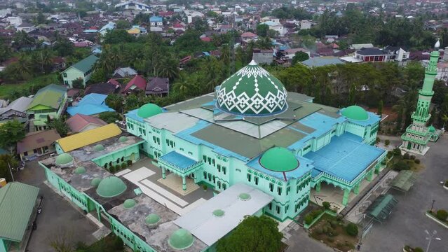 The Riyadhusshalihin grand mosque is located in the city of Barabai which is known as the city of Apam in Hulu sungai tengah district