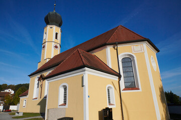 Fototapeta premium Pfarrkirche St. Peter und Paul in Oberaichbach