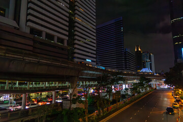 Fototapeta na wymiar Bangkok business center District, Chong Nonsi skywalk for transit between sky train, Bangkok Thailand