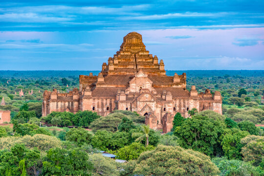 Dhammayan Gyi Pagoda at sunset, Bagan, Myanmar