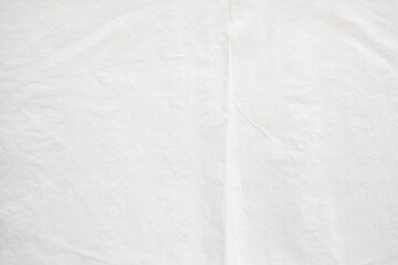 einfaches, simples Seidenpapier, Papier weiß mit leichten Knicken Falten und Struktur als Hintergrund, Background