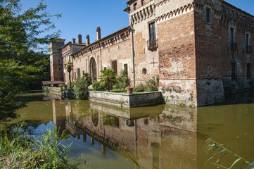Fototapeta na wymiar castello di Padernello Brescia