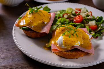 huevos benedictinos