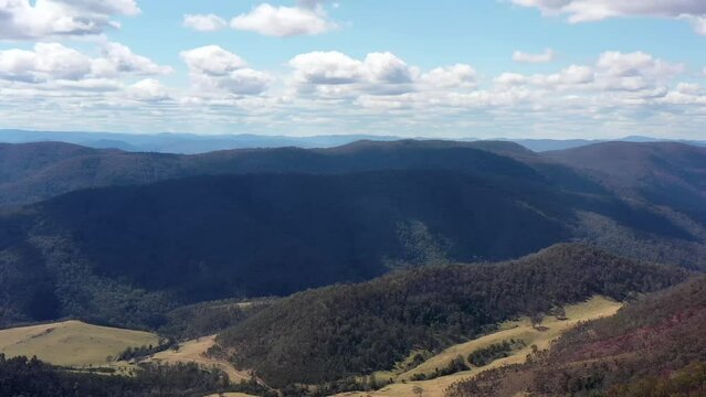 Aerial panorama over Great Dividing range off Pioneer lookout in Australia 4k.
