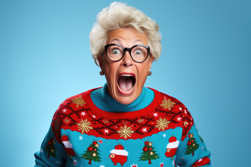 Isolated shouted senior woman wearing ugly christmas sweater. - obrazy, fototapety, plakaty