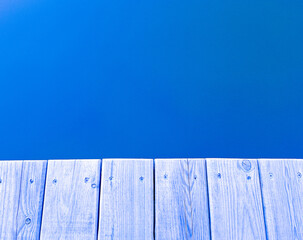 Fototapeta premium Pomost z niebieską wodą