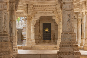 Inside the temple of one thousand pillars - obrazy, fototapety, plakaty