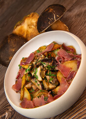 Recipe for Sarladaise potatoes with porcini mushrooms and Iberian ham, High quality photo