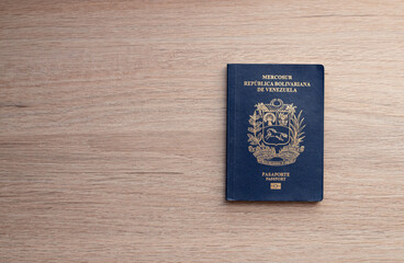Pasaporte  de Venezuela con dolares 