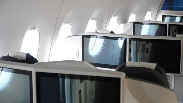 Avion int&eacute;rieur cabine, &eacute;quipement &eacute;crans premi&egrave;re classe, Airplane cabin interior, first class screen equipment