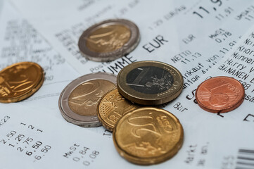 Preissteigerungen und Inflation in Europa - Kassenzettel aus dem Supermarkt