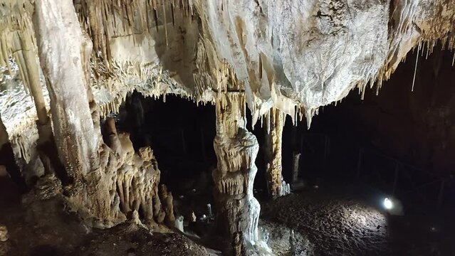 Maratea - Panoramica della Grotta delle Meraviglie dalla scala