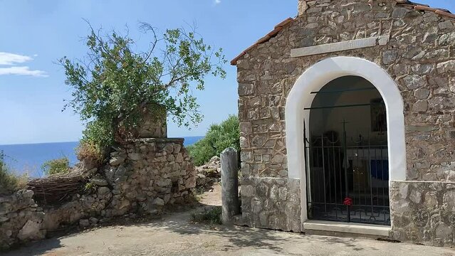 Torca - Eremo di San Pietro a Crapolla