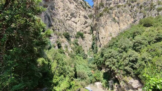 Torca - Panoramica verticale di Marina di Crapolla dal sentiero di accesso