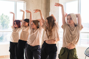 Fototapeta premium female dancers crew doing synchrone moves in the dance studio