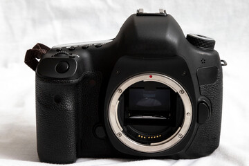 Câmera fotográfica DSLR profissional. Câmera digital para fotografia profissional.    