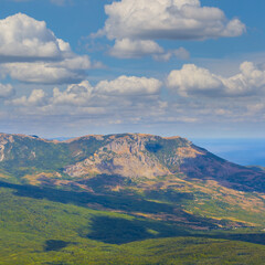 Obraz premium green mountain valley under dense clouds