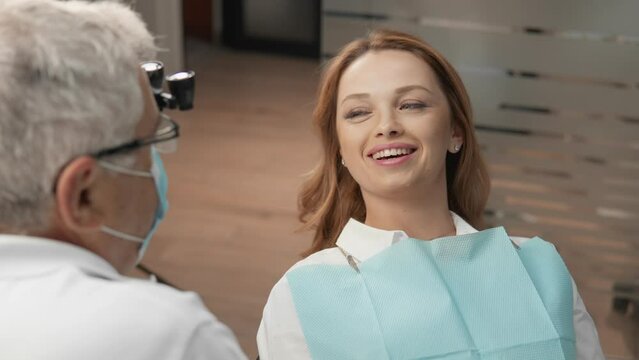 The patient listens to the dentist's recommendations for maintaining oral health. A dentist provides a personal approach to treatment and recommendations for dental care.