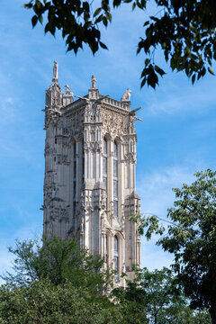 Sommet de la tour Saint-Jacques, ancien clocher constituant le seul vestige de l'&eacute;glise Saint-Jacques-la-Boucherie situ&eacute;e dans le 4e arrondissement de Paris, France